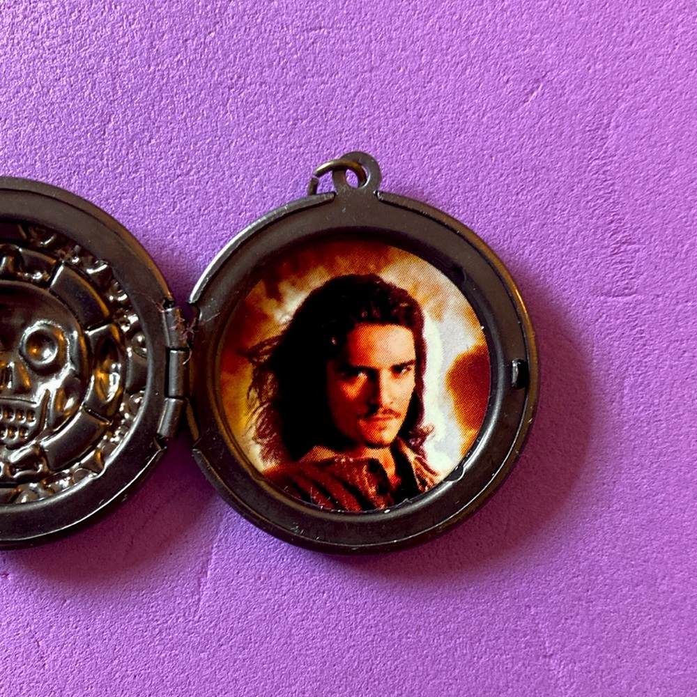 Disney Pirates of the Caribbean Gold Skull Pendant Costume Jewelry